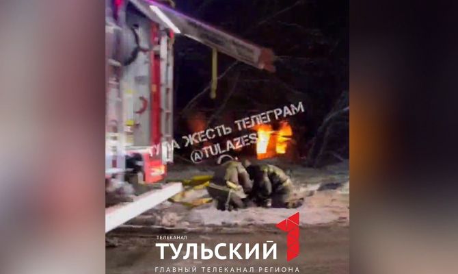 В тульском селе Маслово загорелось заброшенное здание