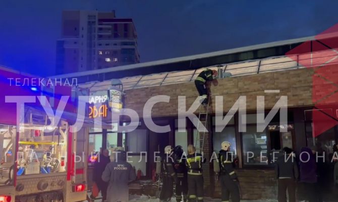 В Туле на проспекте Ленина загорелся рынок "Салют"