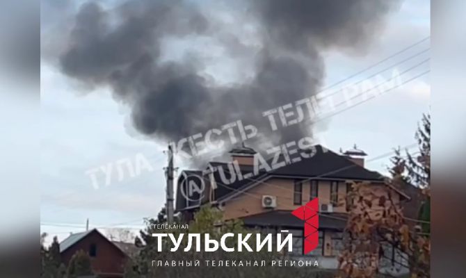 В тульской деревне Сторожевое загорелся частный дом