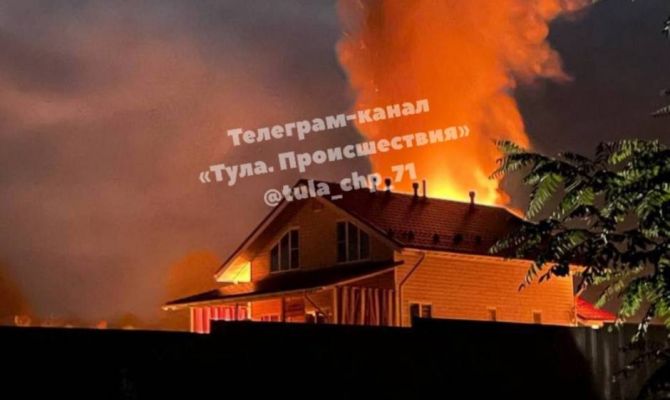 В Щекинском районе загорелся сарай