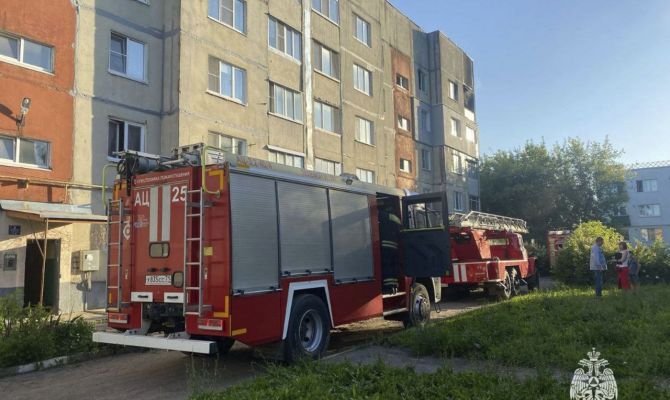 В Тульском поселке Петровский загорелась квартира на 15 этаже 