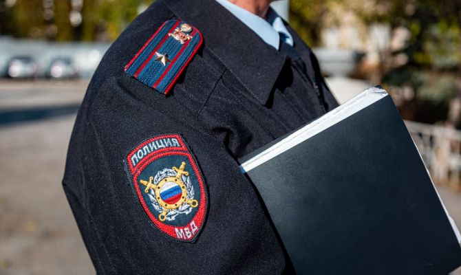 В Киреевском районе дворник разбил окно квартиры и украл видеомагнитофон