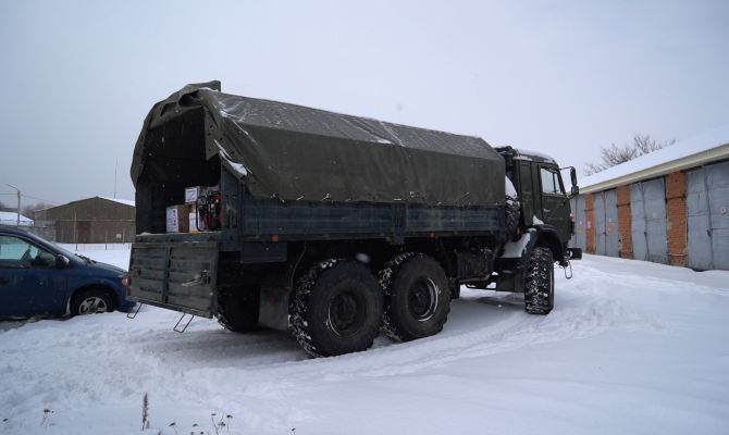 Тульские волонтеры отправили бойцам СВО два КАМАЗа с подарками