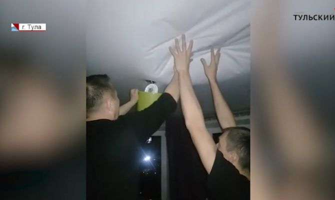 Потоп в квартире: после старта отопительного сезона на туляков с потолка хлынула вода