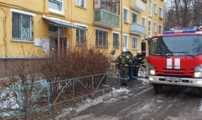 Пожарные в Туле эвакуировали из горящего дома 5 детей и 7 взрослых