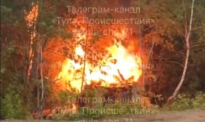 На Косой Горе рядом с рекой Воронка загорелось заброшенное здание