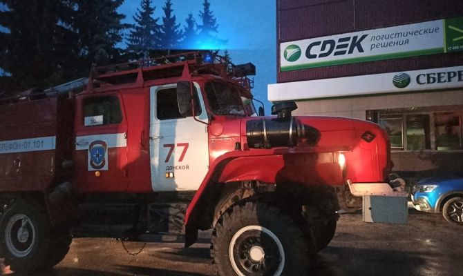 В Донском пожарные спасли из горящего дома пятерых взрослых и четырех детей