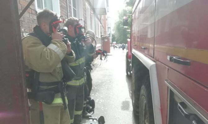 В Узловой в подвале многоквартирного дома загорелся мусор