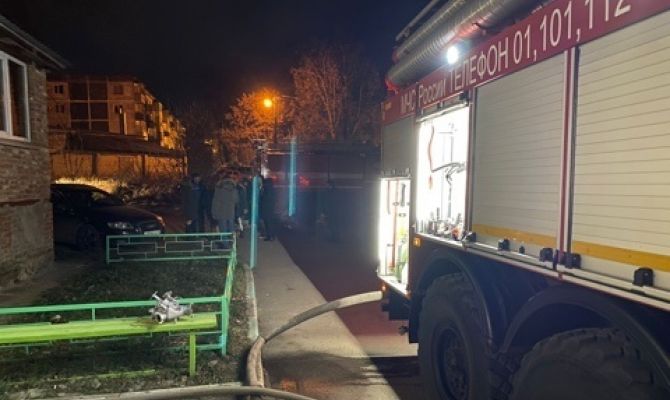 На пожаре в Ефремове есть пострадавшие и спасенные