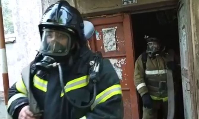 В Куркино Тульской области в 7 утра загорелась квартира