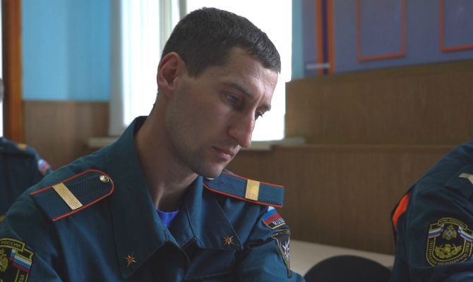 Что заставляет идти в огонь: лучший пожарный Тульской области раскрыл суть работы