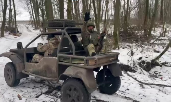 Тульские десантники "поставили на колеса" брошенную технику ВСУ в Курской области