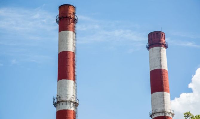 Жители Новомосковска жалуются на неприятный запах в городе