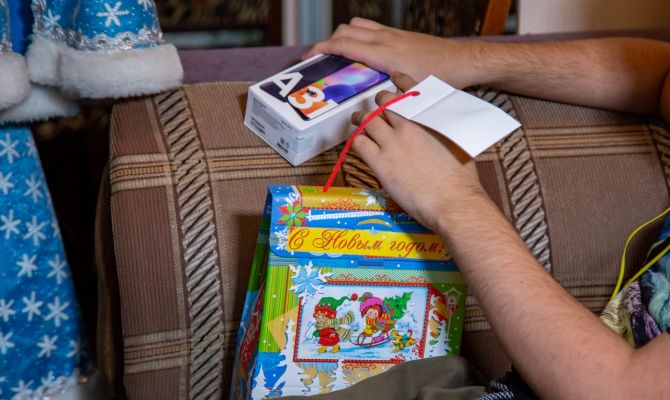 Роспотребнадзор запустил горячую линию по качеству детских товаров и выбору новогодних подарков