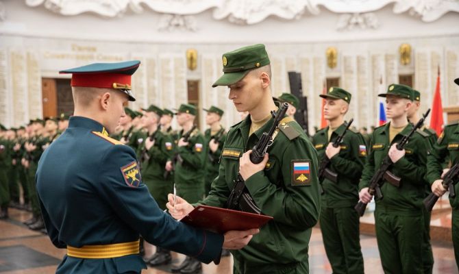 Новобранцы Преображенского полка из Тульской области приняли присягу