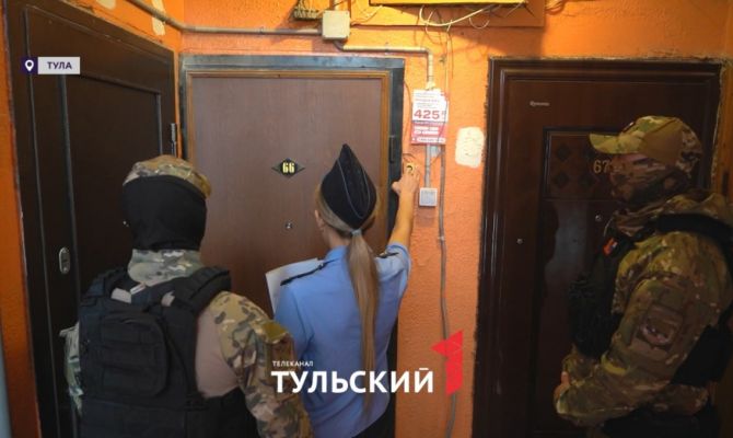 Приставы в Туле начали приходить к должникам домой