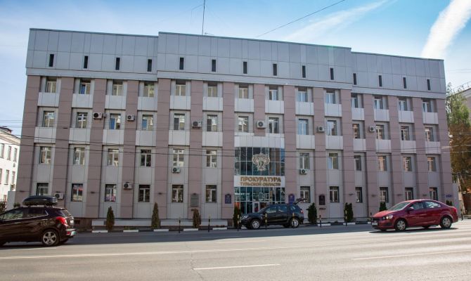 Подрядчик сорвал сроки ремонта крыши поликлиники в Тульской области