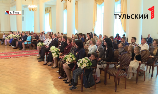 Почетный знак «Материнская слава» получили 11 тулячек