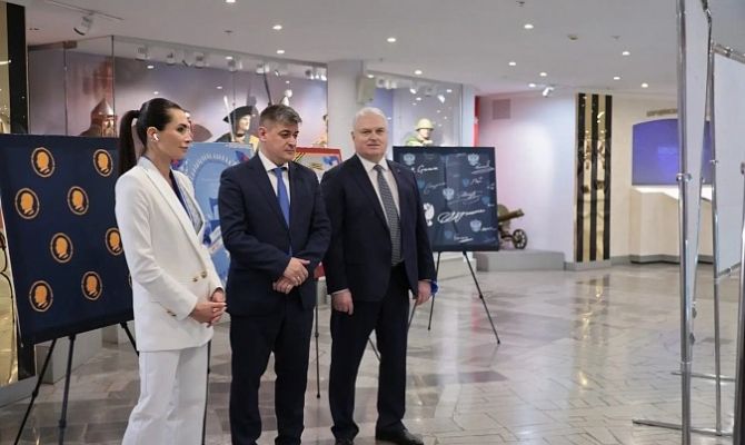 В Туле прошла акция «Синий платочек Победы» с участием ветеранов СВО