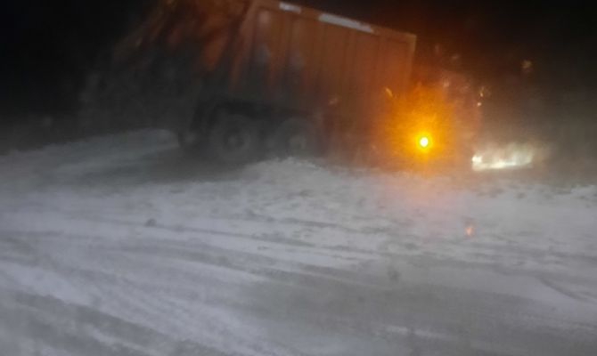 В Кимовском районе водитель мусоровоза не справился с рулевым управлением и улетел в кювет
