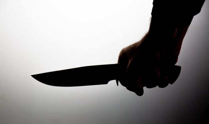 В Ефремове женщина в пьяной ссоре ударила собутыльника кухонным ножом