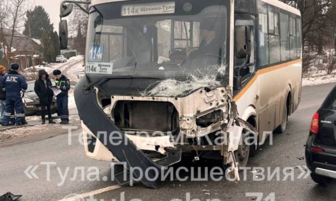 Автобус "Щекино-Тула" попал в ДТП на Косой Горе