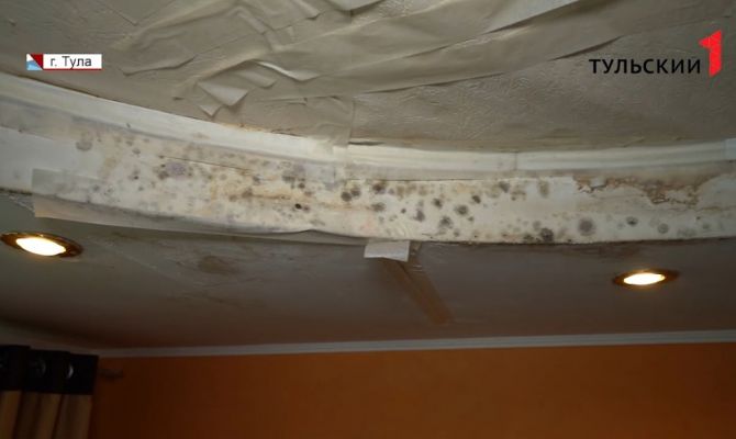 В Туле жильцы дома с текущей крышей 4 года не могут добиться ремонта от УК «Астек»