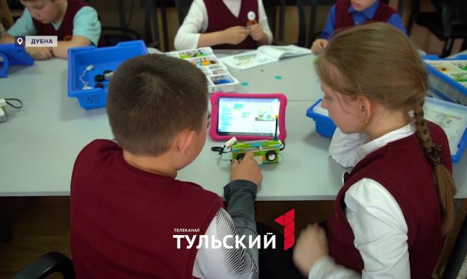 Вундеркинды из Дубны собрали работающий магнитофон из детского конструктора