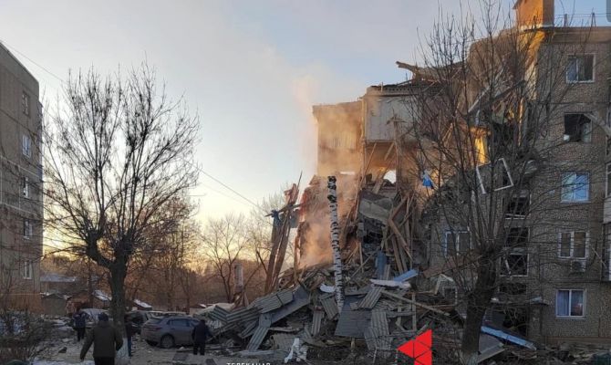 Два человека остаются под завалами рухнувшего дома в Ефремове