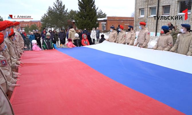 "Своих не бросаем": тульские юнармейцы познакомились с маленькими беженцами из ЛНР