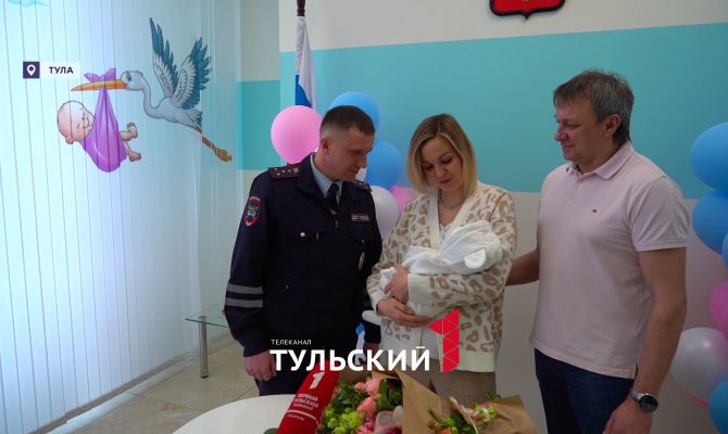 Рожающей в пробке тулячке пришли на помощь инспекторы ГАИ