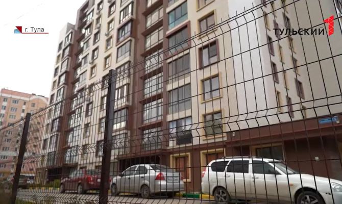 Заборы вокруг многоэтажек: гарантия спокойствия или автономная клетка, портящая облик города