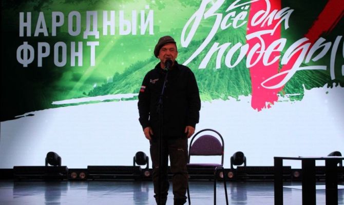 Артист Александр Морозов встретился с волонтерами в Узловой