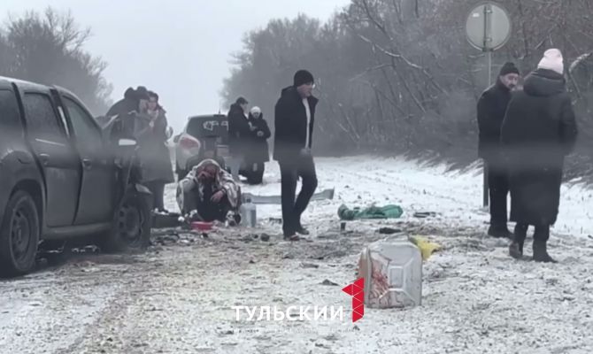 Две иномарки столкнулись лоб в лоб на трассе М-2 "Крым" под Чернью: погиб человек