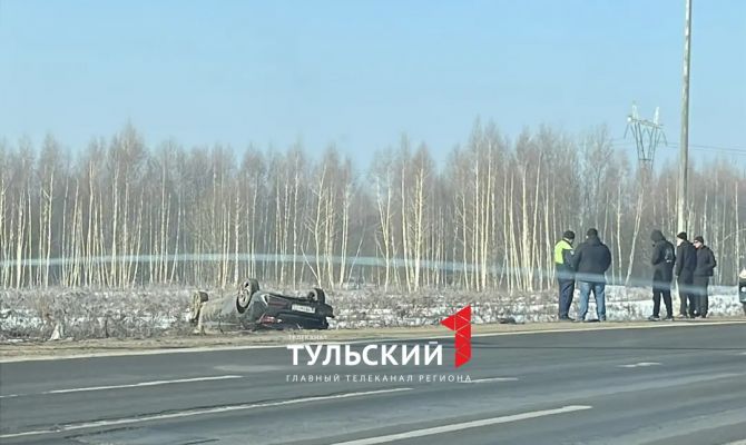 На Калужском шоссе в Туле перевернулась машина