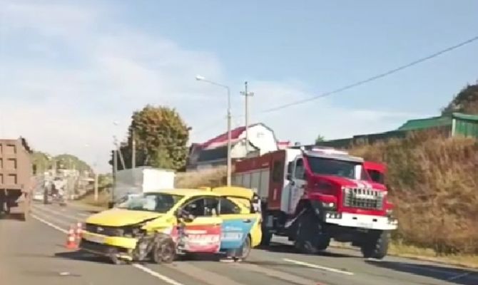 48-летняя женщина пострадала в тройном ДТП на трассе М-2 "Крым"