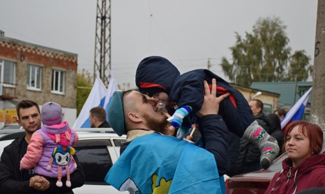 Мобилизованные жители Узловой поделились эмоциями перед отправкой в пункт сбора