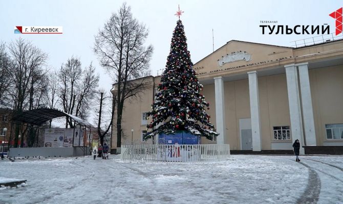 Жители Киреевска решили вместе украсить город к Новому году: как он выглядит сейчас