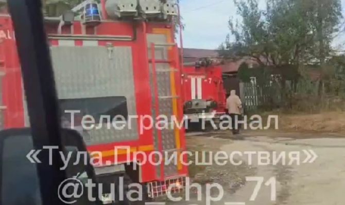 В тульской деревне Барсуки загорелся дом