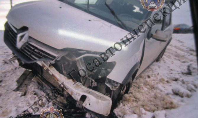Под Тулой Renault Sandero улетел в кювет