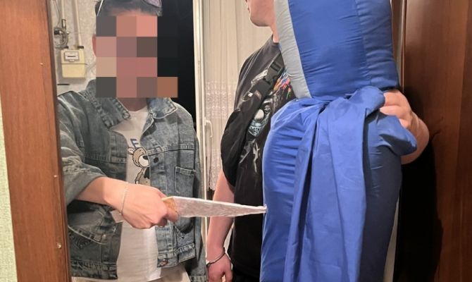 В Донском 32-летняя женщина выпила, ударила ножом сожителя и вызвала ему скорую помощь