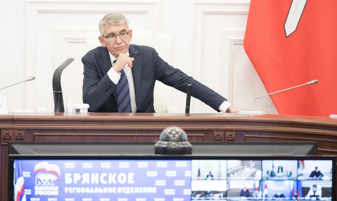 Дмитрий Миляев обсудил развитие системы школьных клубов и лиг