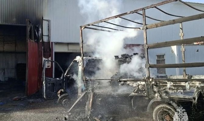 На Ханинском проезде в Туле сгорел грузовик