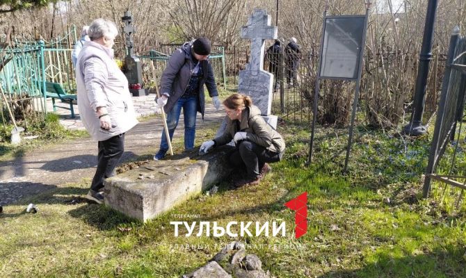 В Туле привели в порядок могилу "прототипа Левши" Алексея Сурнина