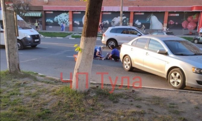 На Красноармейском проспекте в Туле мотоциклист сбил пенсионерку: она скончалась