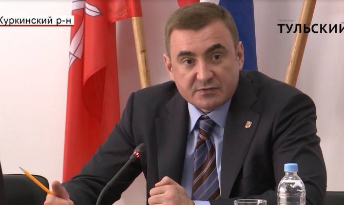 Дороги, газификация и спорт: какие вопросы Алексей Дюмин обсуждал с жителями с.Куркино. РЕПОРТАЖ