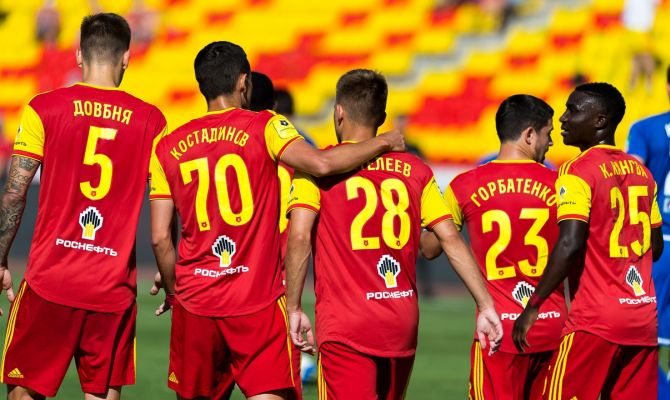 После первого тайма в матче "Урал" - "Арсенал" счет равный