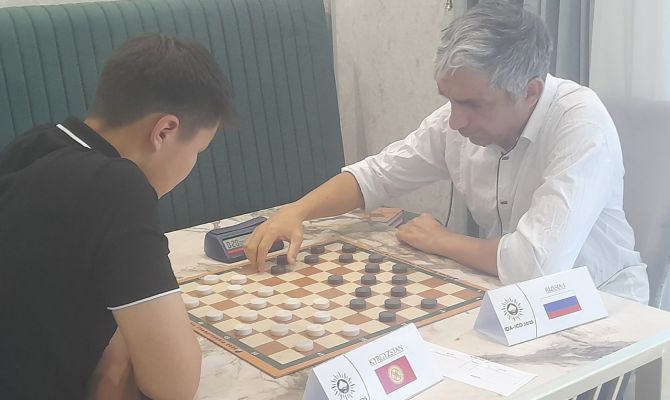 Туляк стал чемпионом мира по стоклеточным шашкам