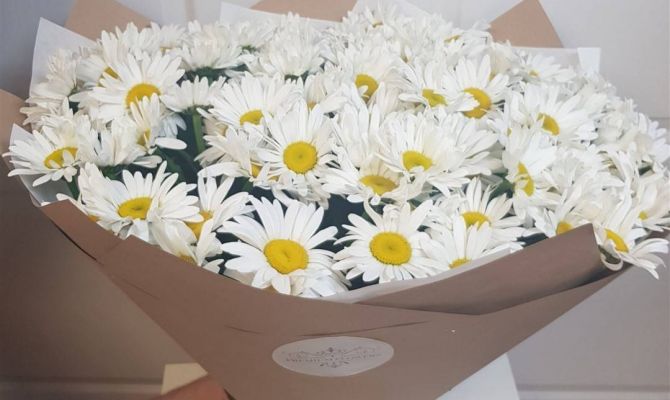 Календарики и ромашки: составлен новый список подарков для чиновников