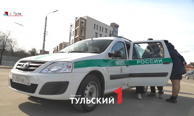 В Туле у водителя посреди улицы арестовали автомобиль
